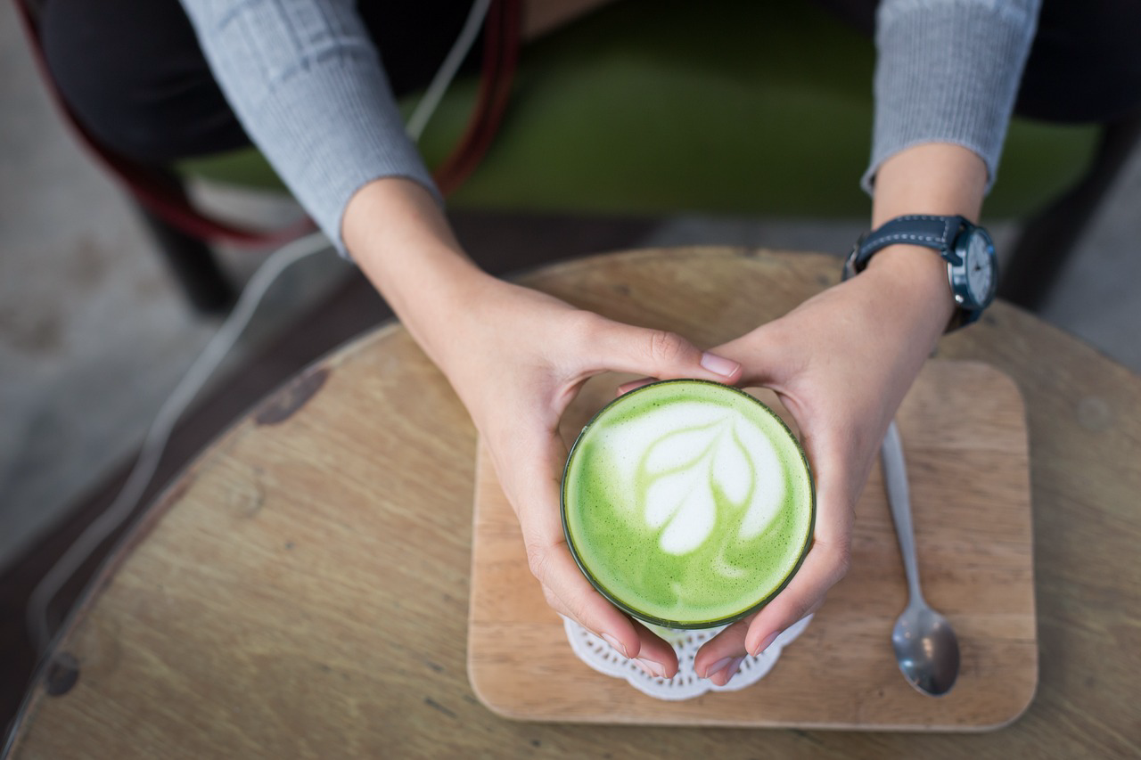 Matcha čaj pitie ráno