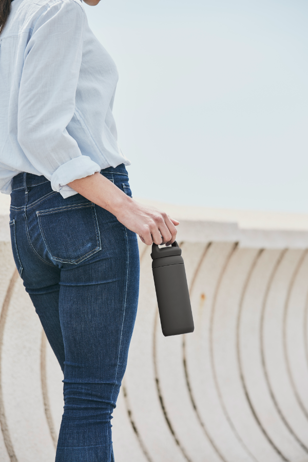 Kinto Day OFF tumbler 900ml cierna zena pri mori