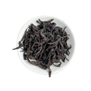 Tmavé, tradične pečené listy skalného čaju Wuyi Zhukeng Qilan – Nizu Tea.